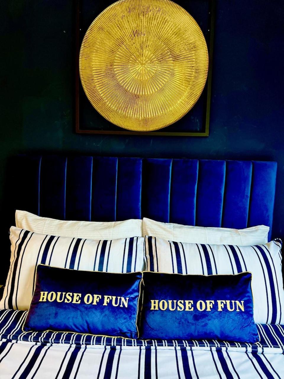 Dartford Kent Luxe Home -2 Mins From Dartford Crossing - Close To Town Centre & Station - 5 Bedroom Holiday Home - Fun Games & Free Parking-Sleeps 1 To 12 Exterior foto