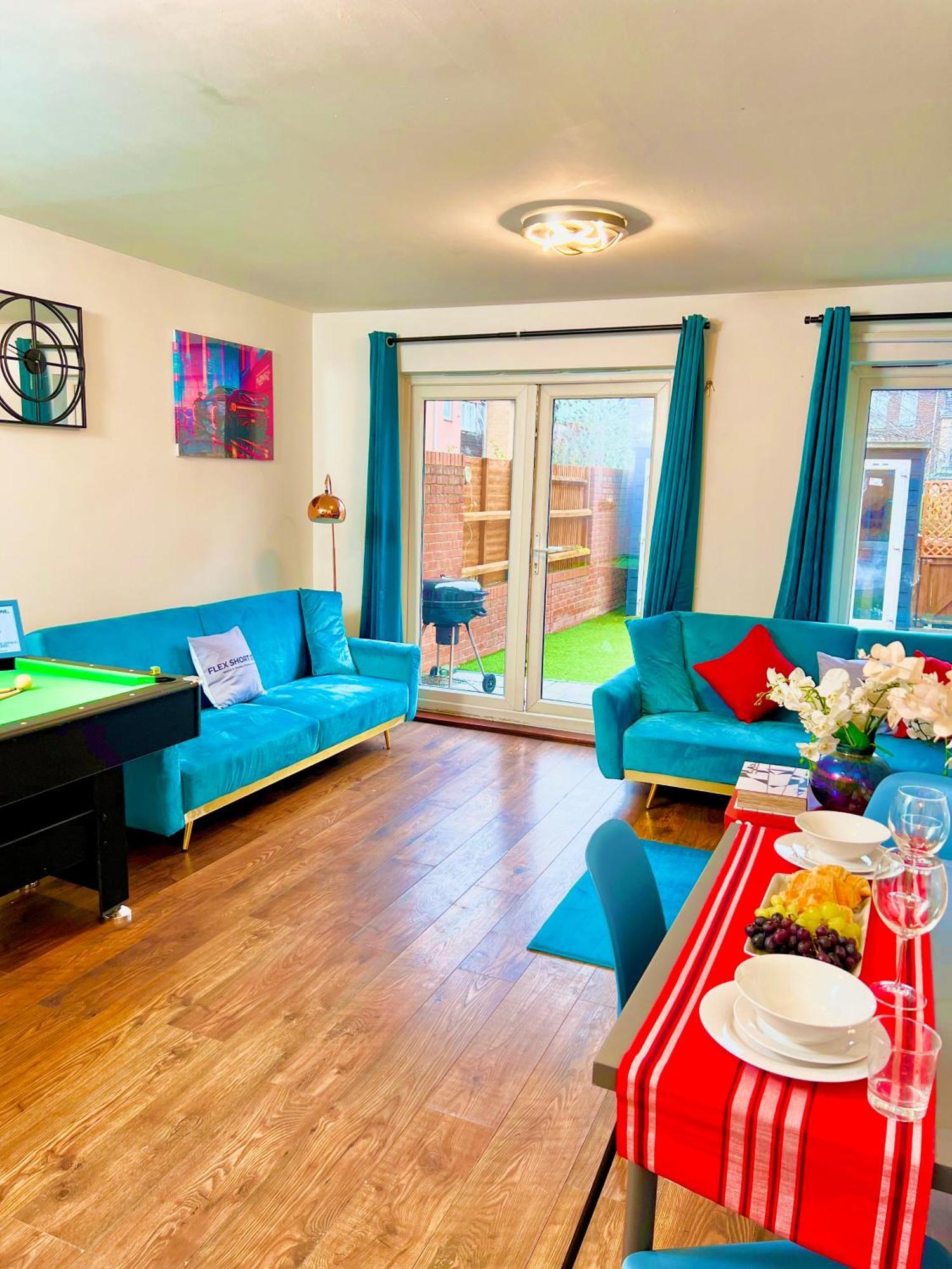 Dartford Kent Luxe Home -2 Mins From Dartford Crossing - Close To Town Centre & Station - 5 Bedroom Holiday Home - Fun Games & Free Parking-Sleeps 1 To 12 Exterior foto